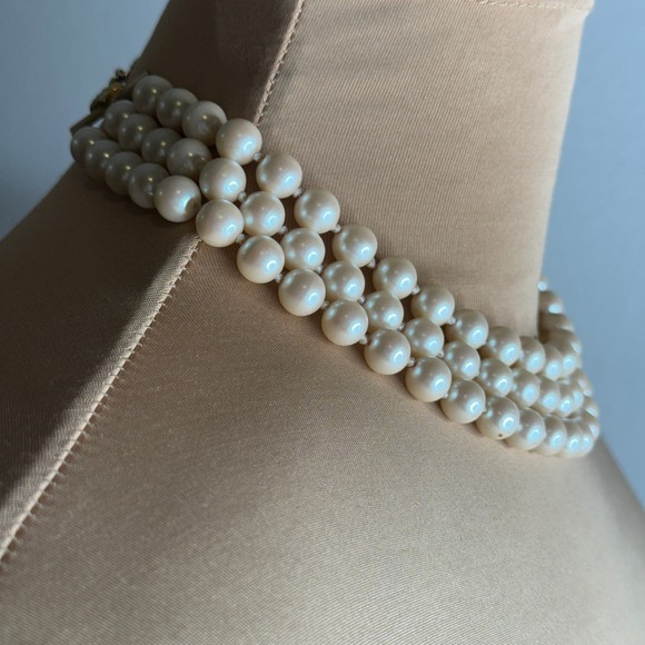 Simulated Multistrand 3 Strand Three Pearl Necklace Golden Vintage Faux - Picture 4 of 7